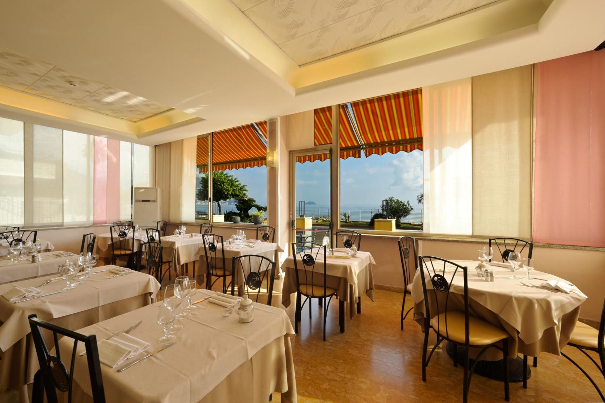 Hotel Delfino Laigueglia Exterior foto