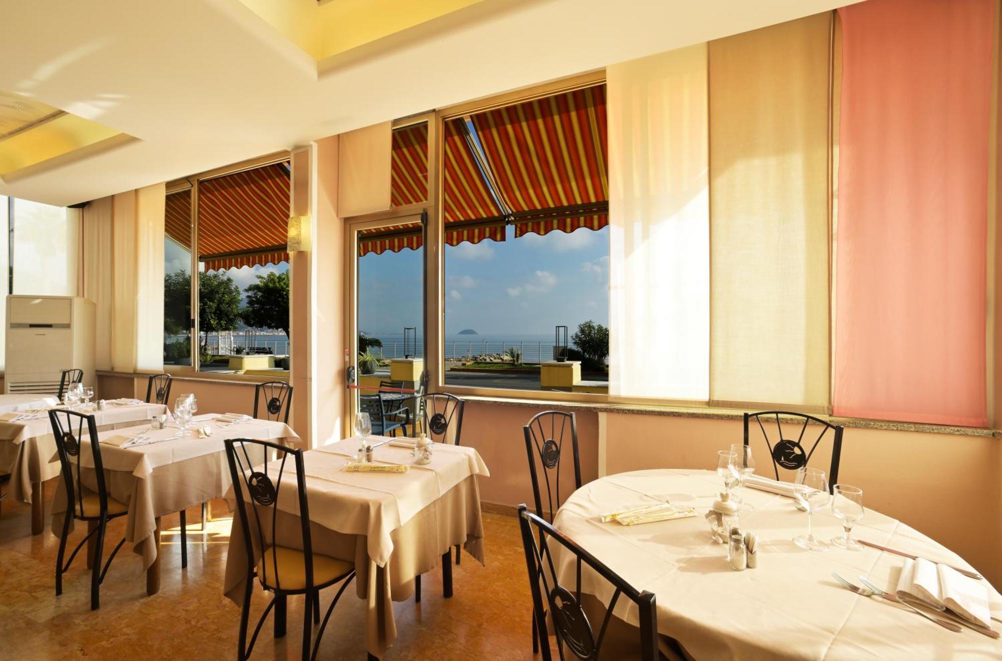 Hotel Delfino Laigueglia Exterior foto