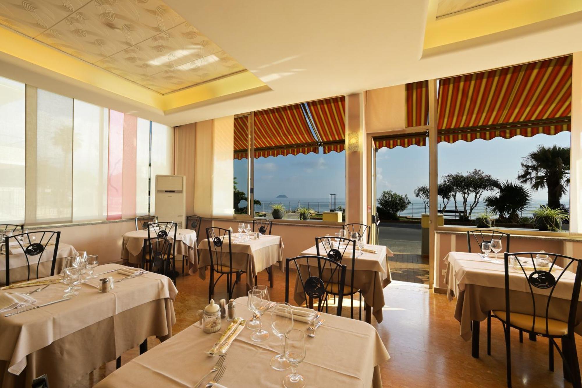 Hotel Delfino Laigueglia Exterior foto