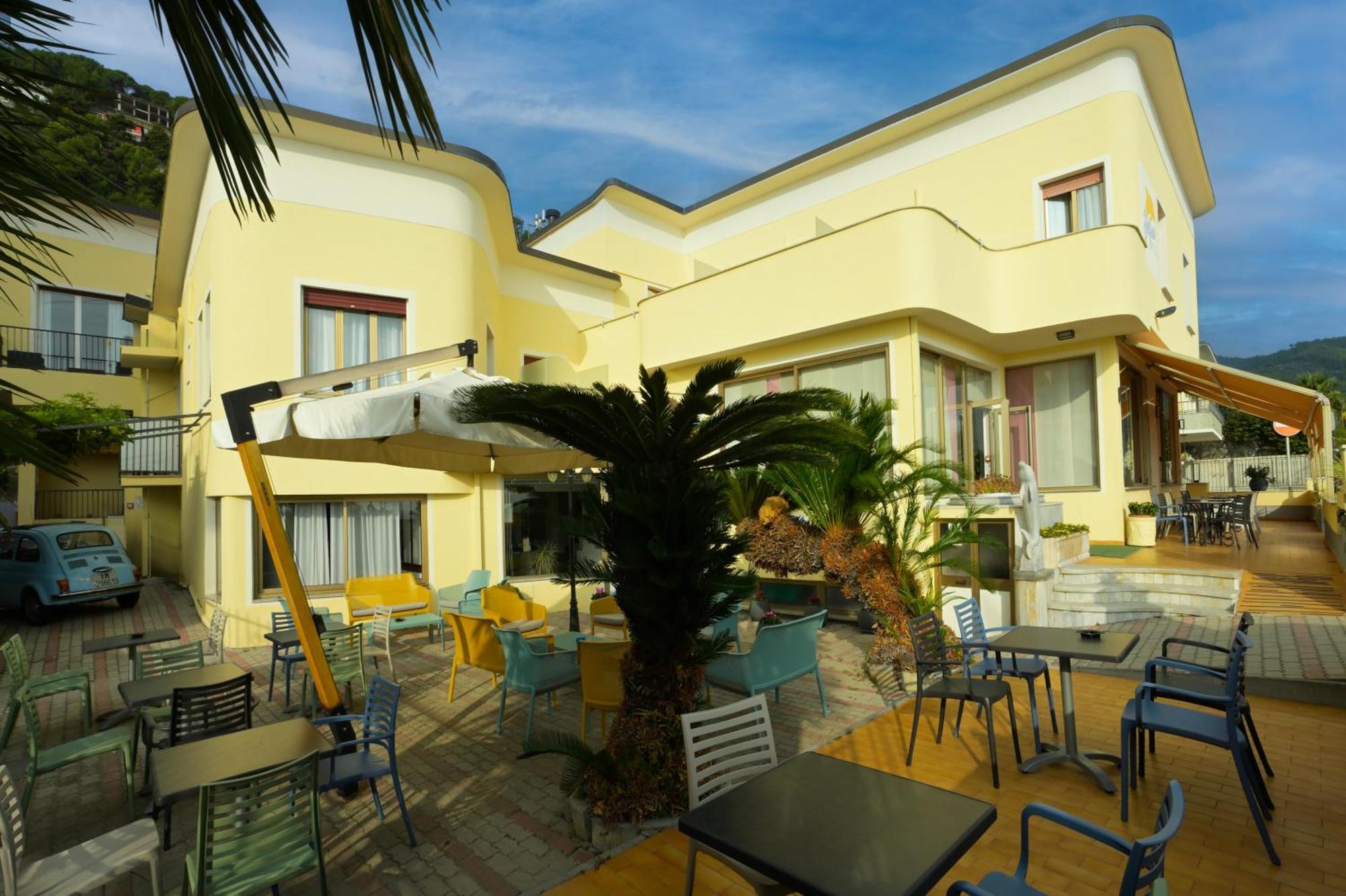 Hotel Delfino Laigueglia Exterior foto